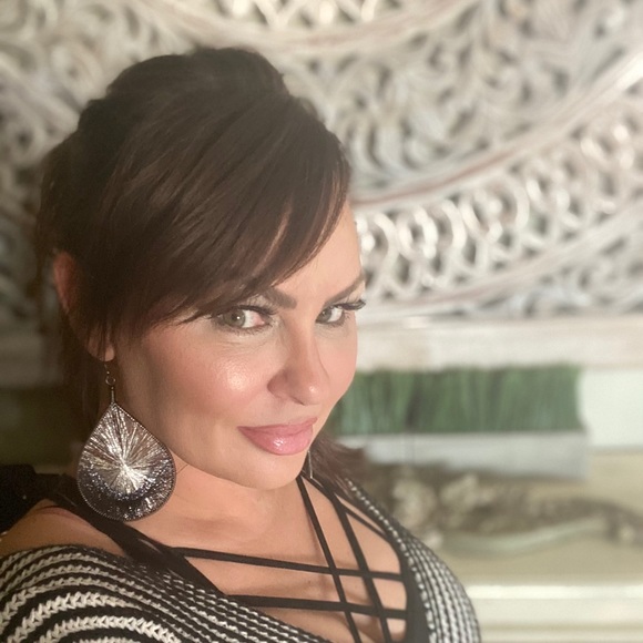 Meet Your Posher - Picture 4 of 14